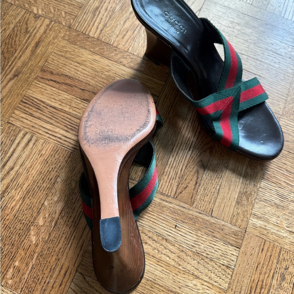 Gucci Sandals with Red and Green Straps - Picture 4 of 5